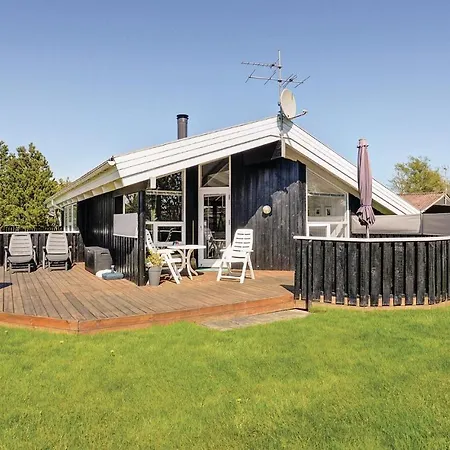 Stunning Home In Hadsund With Kitchen Holiday home Oster Hurup