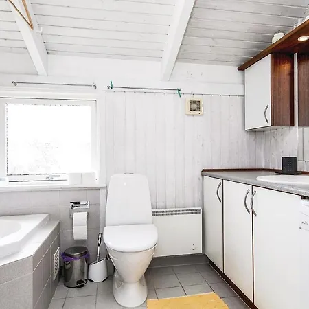 Stunning Home In Hadsund With Kitchen Oster Hurup