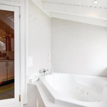 Stunning Home In Hadsund With Kitchen * Oster Hurup